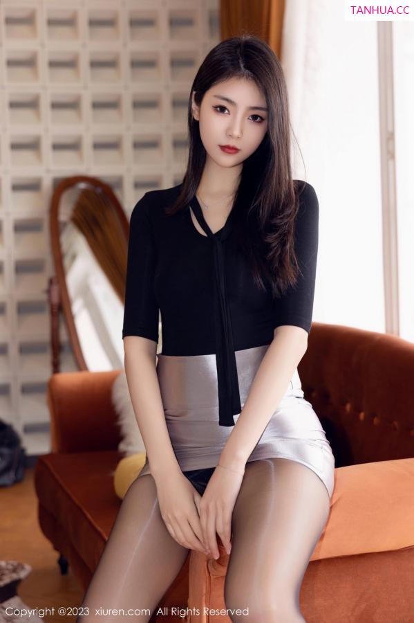 可乐Vicky  [XiuRen]高清写真图 2023.03.29 No.6493 可乐Vicky 黑丝短裙第26张图片